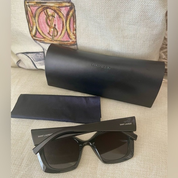 SAINT LAURENT YSL CAT EYE SUNGLASSES W/CASE SL552 001 BLACK LIKE-NEW/NOT WORN - Picture 8 of 12